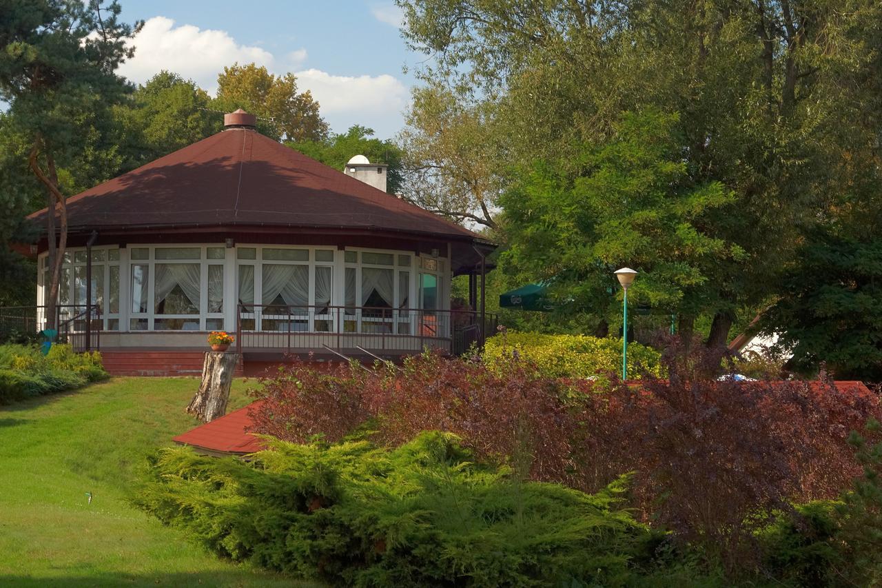 Hotel Lipowy Przyladek - Szkolenia I Wypoczynek Serock Esterno foto