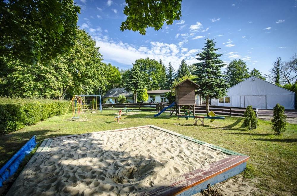 Hotel Lipowy Przyladek - Szkolenia I Wypoczynek Serock Esterno foto